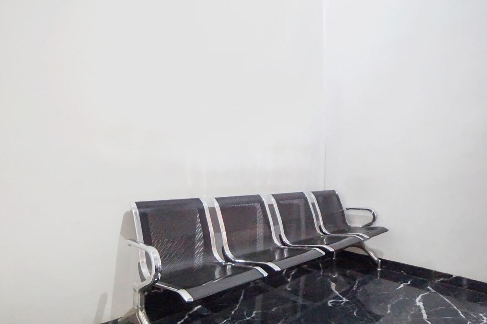 Super Oyo 91627 Wika Wiki Homestay Medan Eksteriør billede
